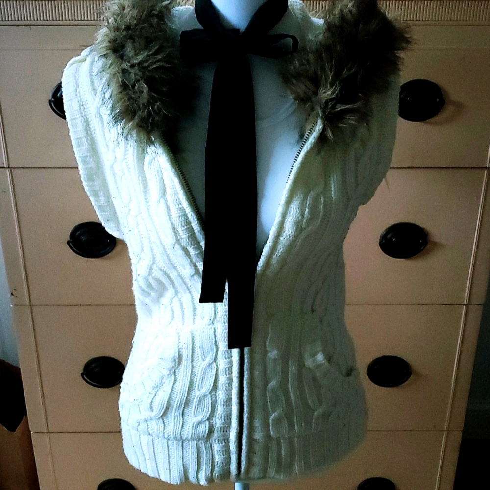 Cream/Off White Colored Vest - Picture 7 of 9